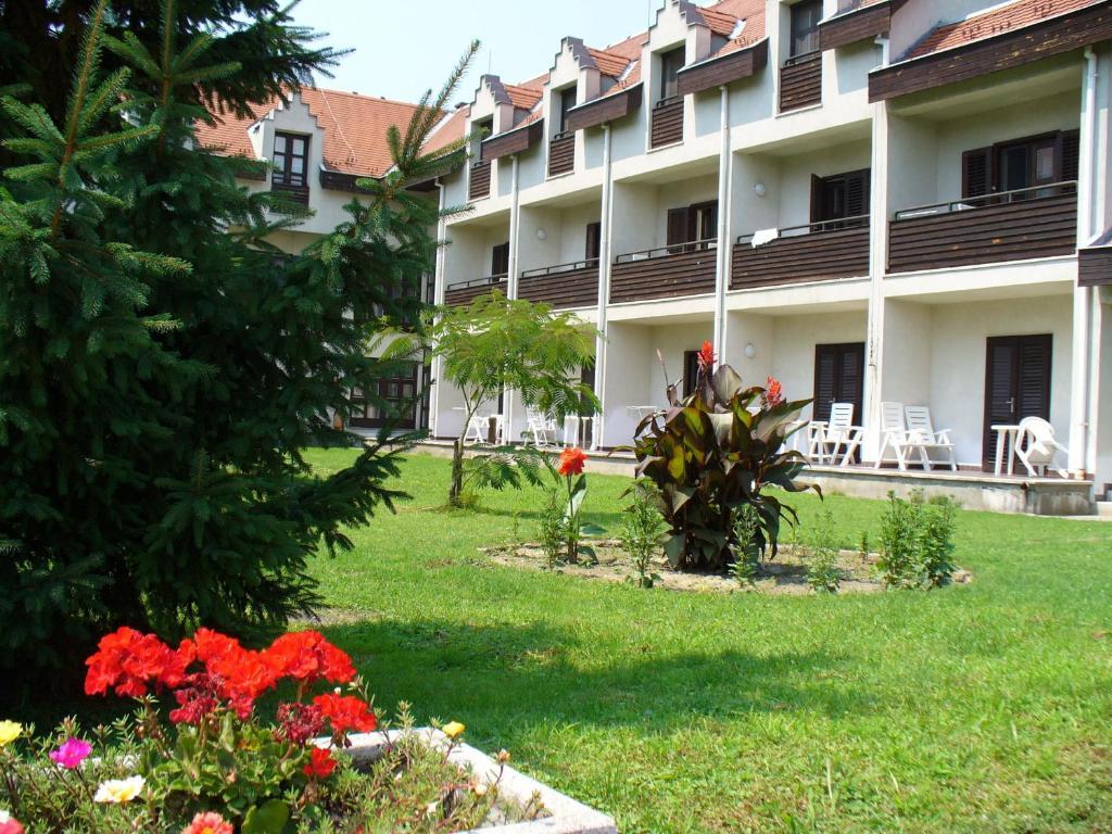 Siesta Club Apartman هاركاني المظهر الخارجي الصورة